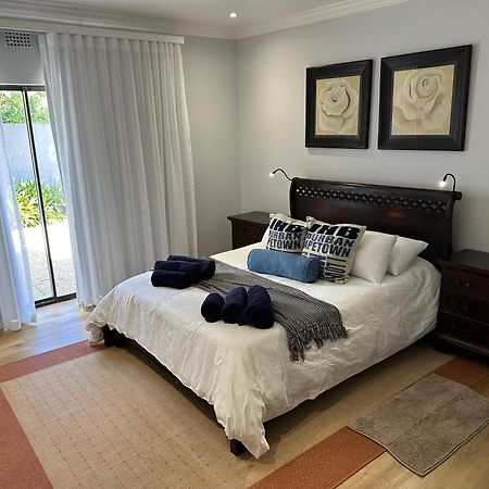 Tranquil Private Rooms Hermanus Exterior photo