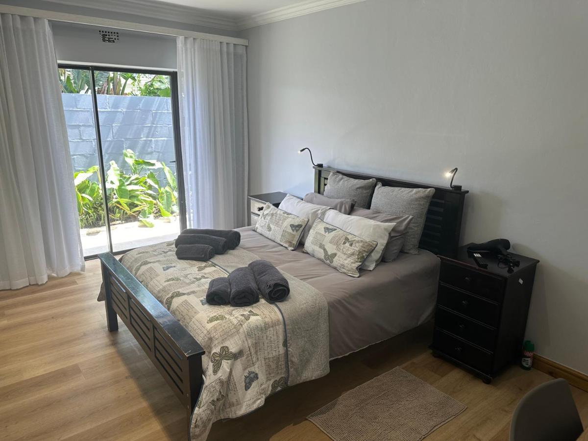 Tranquil Private Rooms Hermanus Exterior photo